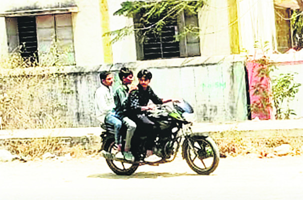 పరీక్షల వేళ .. పట్టుజారితే ప్రమాదం!1