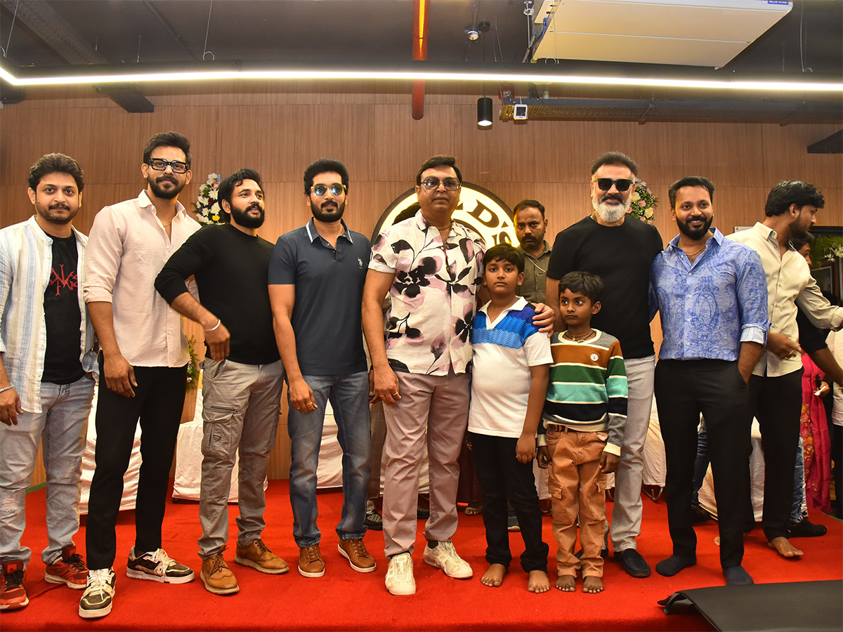 Actor Naresh Inaugurated Gold's Gym in Nanakramguda12
