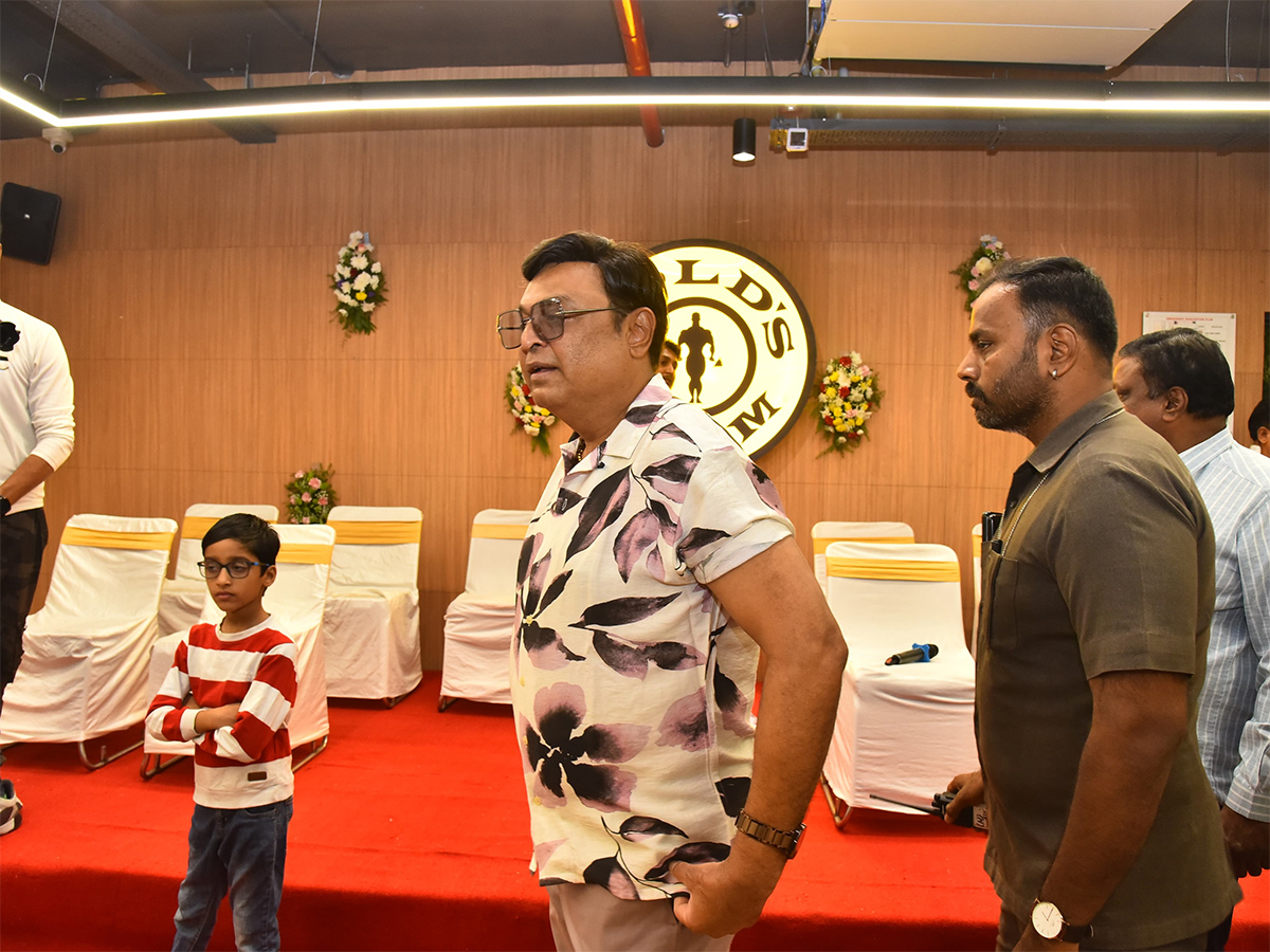 Actor Naresh Inaugurated Gold's Gym in Nanakramguda14