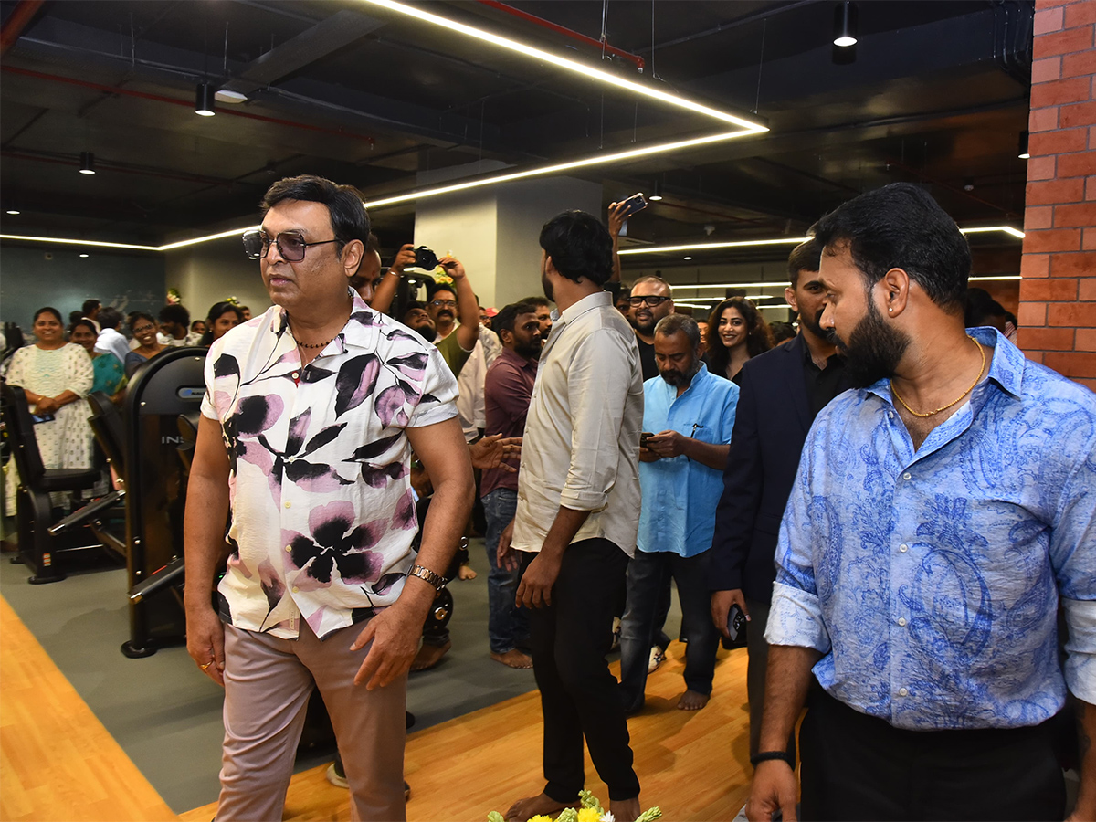 Actor Naresh Inaugurated Gold's Gym in Nanakramguda3