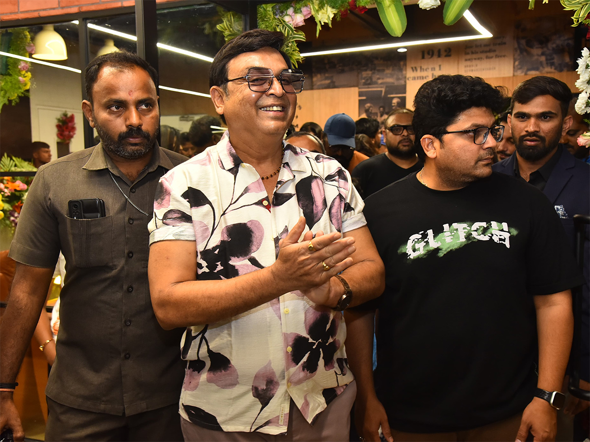 Actor Naresh Inaugurated Gold's Gym in Nanakramguda5
