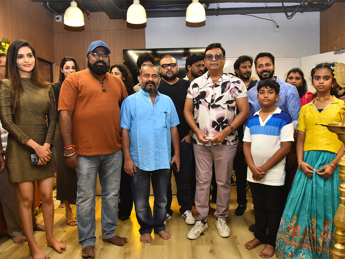 Actor Naresh Inaugurated Gold's Gym in Nanakramguda6