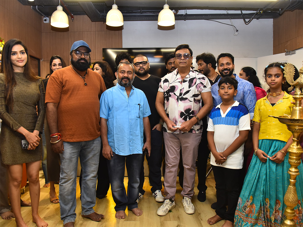 Actor Naresh Inaugurated Gold's Gym in Nanakramguda7