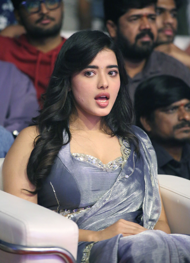 Actress Ketika Sharma at robinhood pre release event pics10