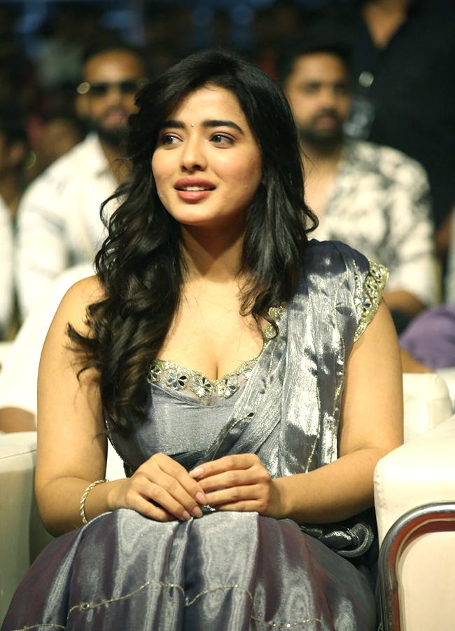 Actress Ketika Sharma at robinhood pre release event pics13