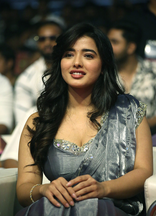Actress Ketika Sharma at robinhood pre release event pics2