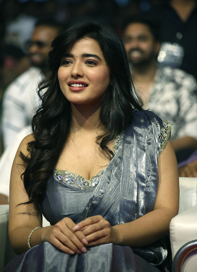 Actress Ketika Sharma at robinhood pre release event pics4