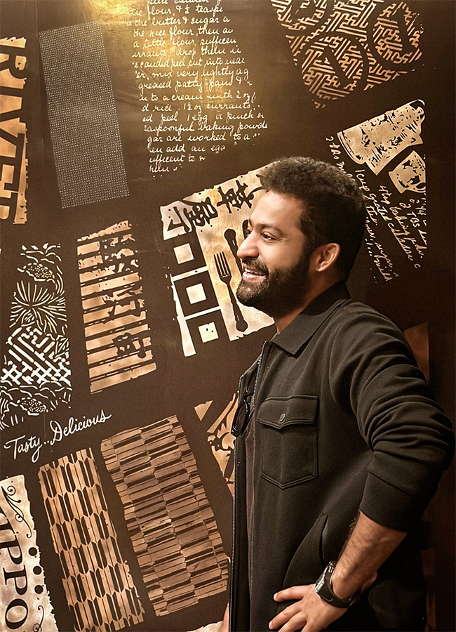 Jr NTR Flies to Japan ahead of  Devara: Part 1 Release, See Photos10