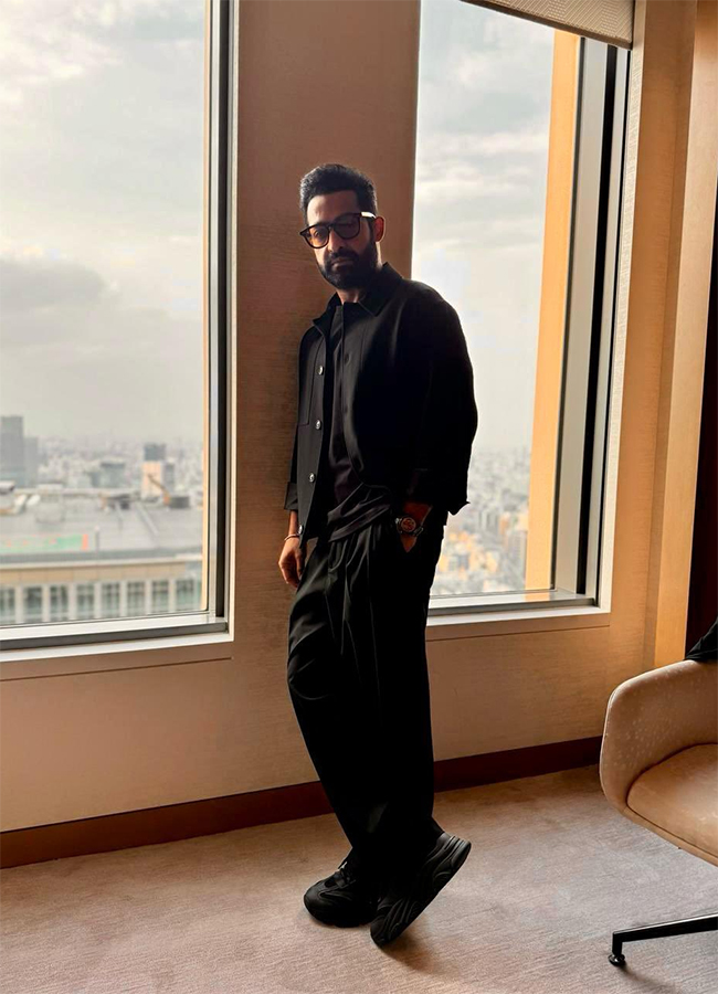 Jr NTR Flies to Japan ahead of  Devara: Part 1 Release, See Photos5