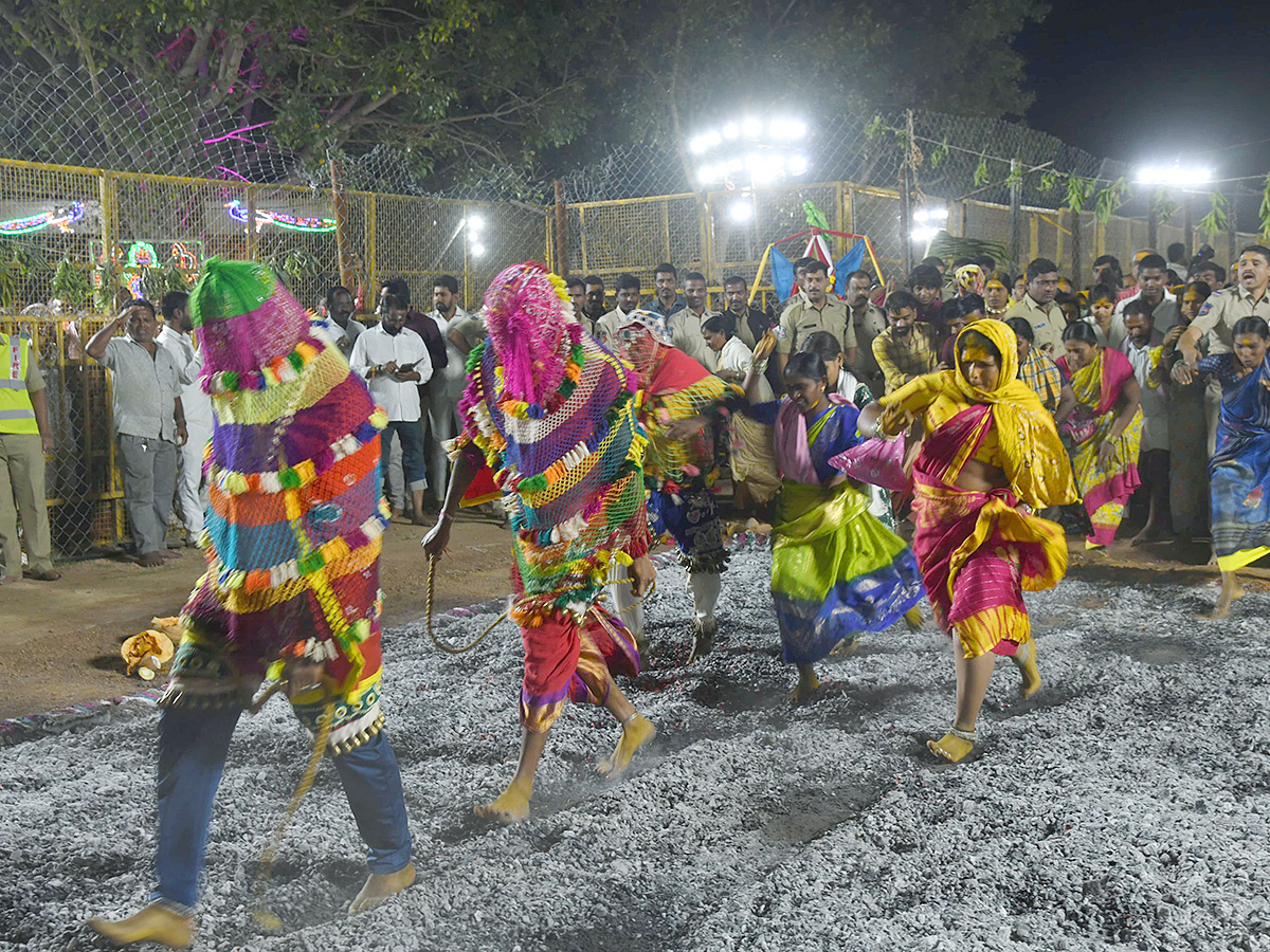 Mallanna Jathara Ends With Agnigundalu At Komuravelli Photos1