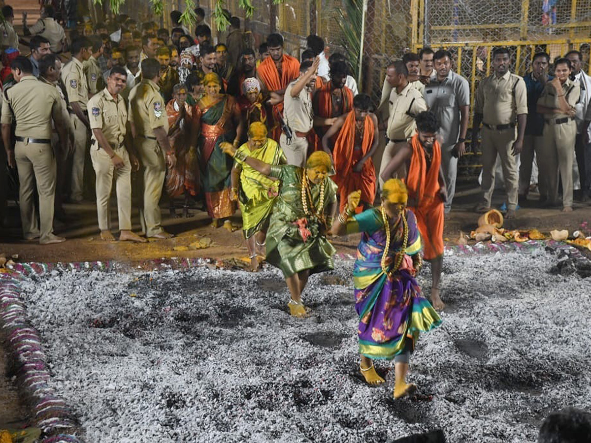 Mallanna Jathara Ends With Agnigundalu At Komuravelli Photos10