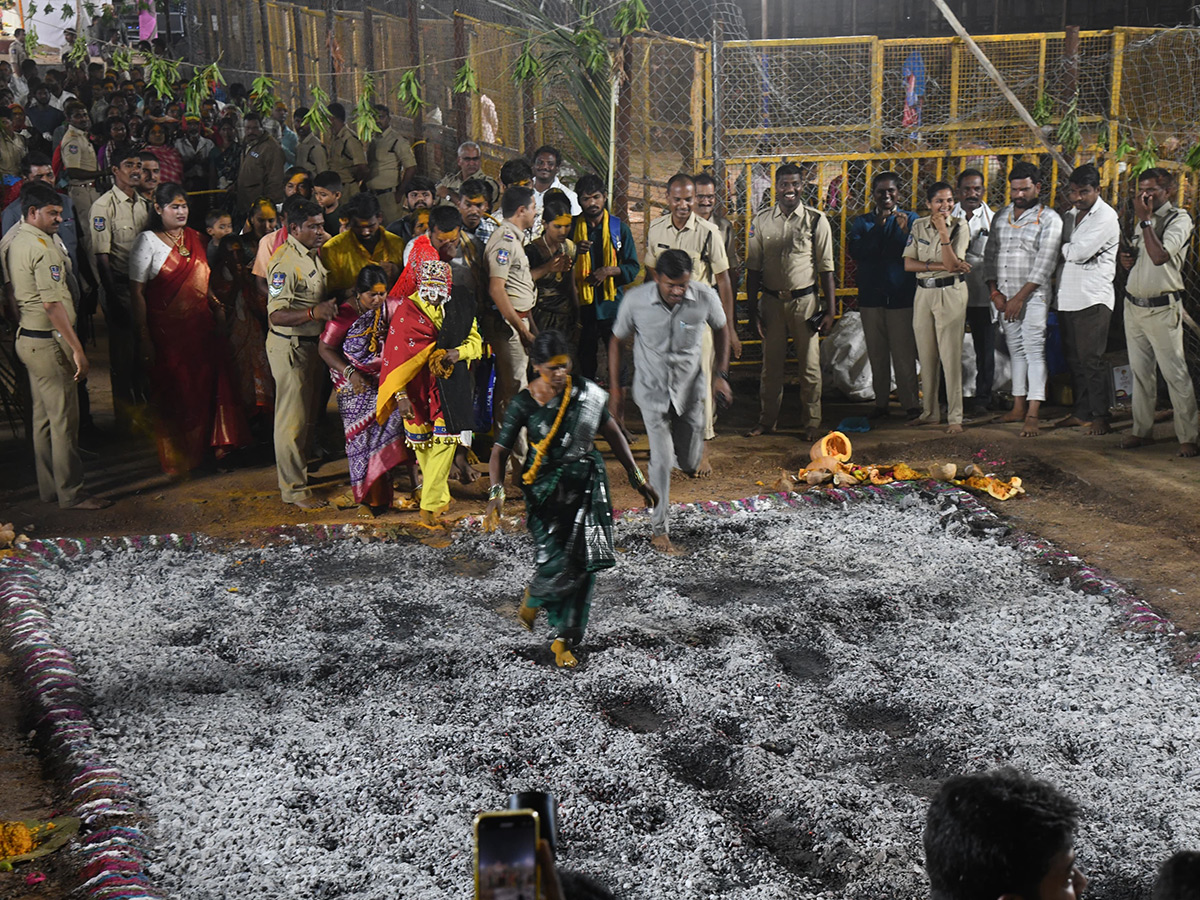 Mallanna Jathara Ends With Agnigundalu At Komuravelli Photos7