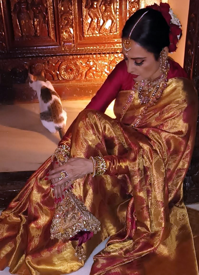 Legendary Rekha turns in a  pink gold saree looks stunning11