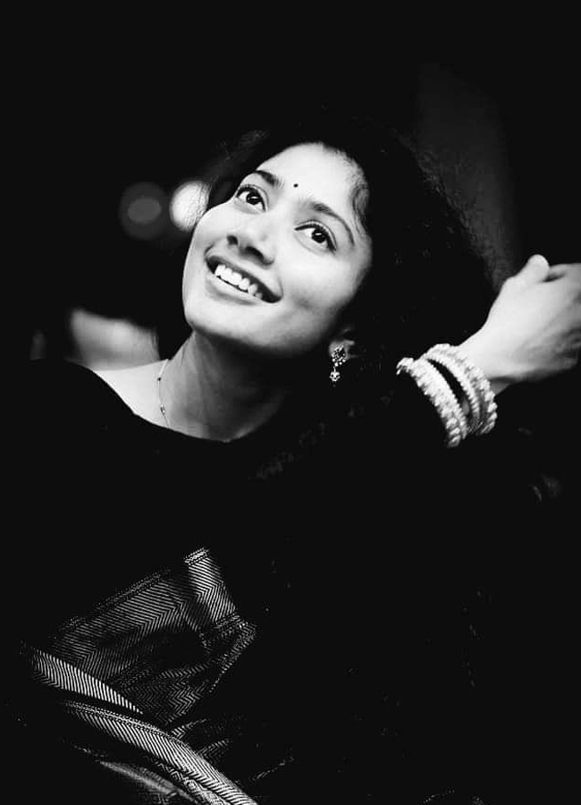 Rising Star Sai Pallavi latest photos 10