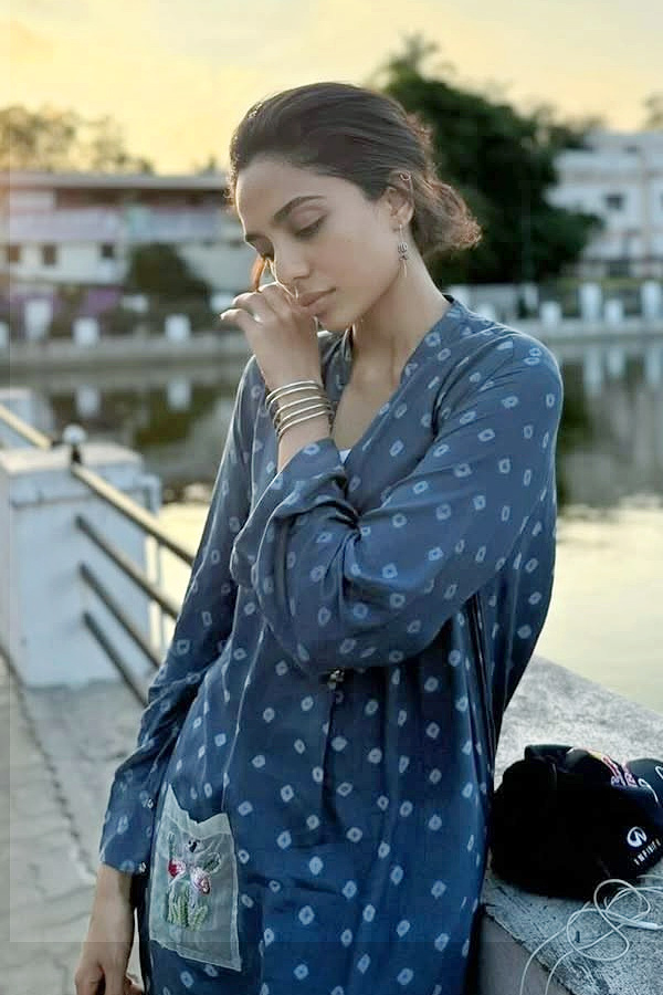 Sobhita Dhulipala explores historic landmarks during her Tamil Nadu trip Photos7