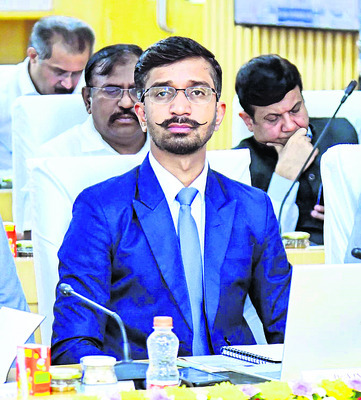 సీఎం కాన్ఫరెన్స్లో కలెక్టర్ 1