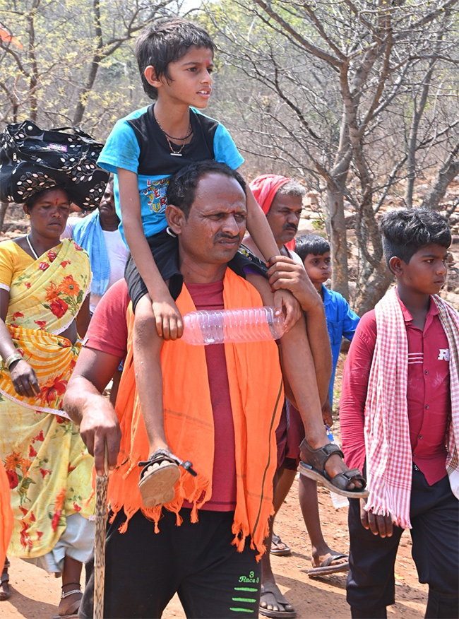 Devotees Throng To Srisailam Mallikarjuna Swamy Temple10