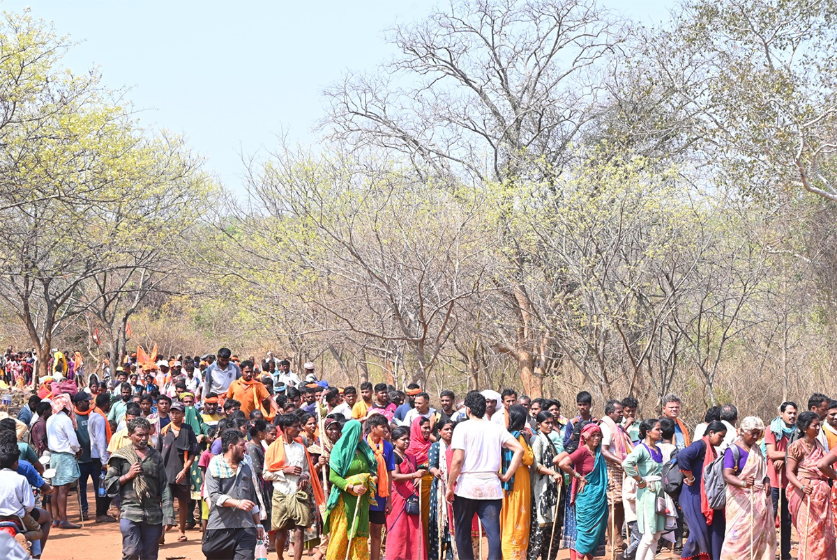 Devotees Throng To Srisailam Mallikarjuna Swamy Temple12