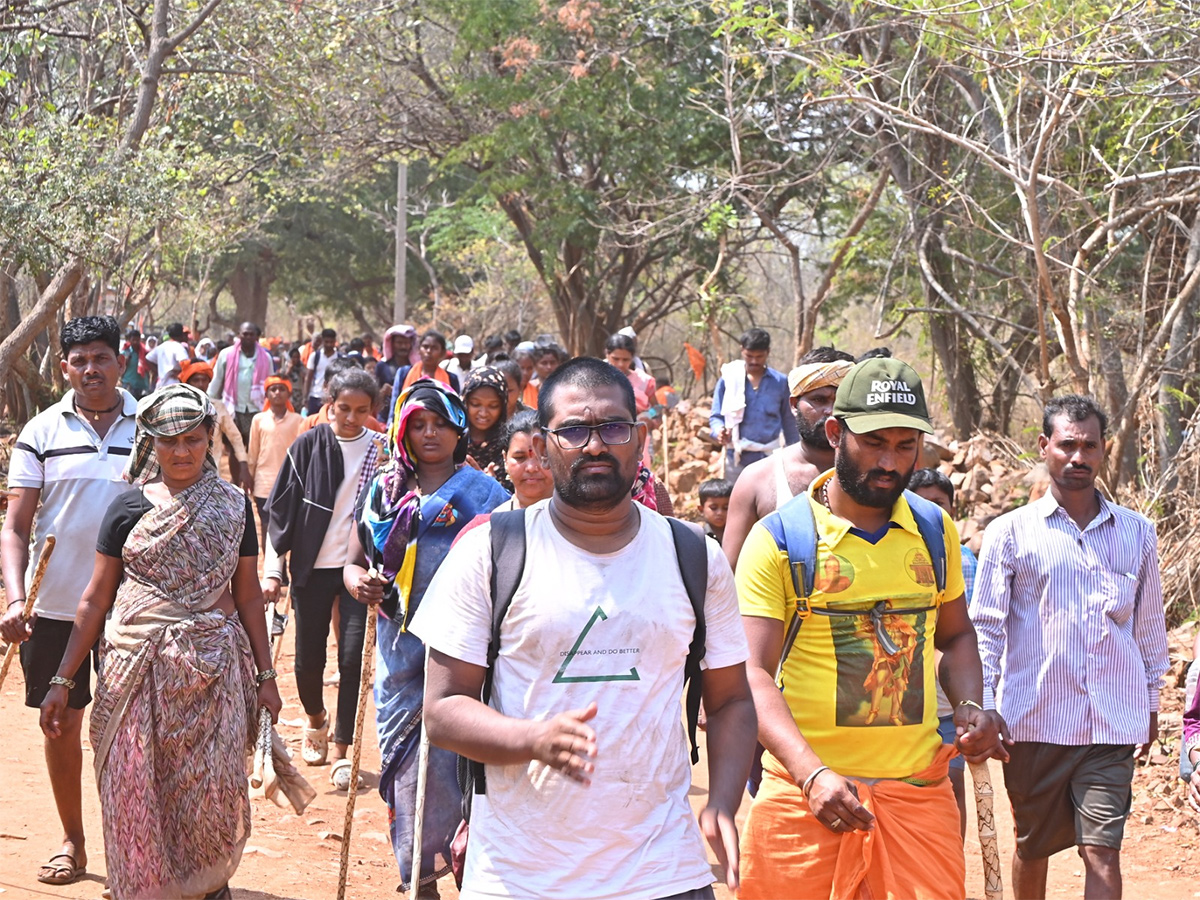 Devotees Throng To Srisailam Mallikarjuna Swamy Temple15