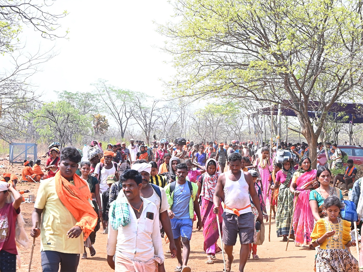 Devotees Throng To Srisailam Mallikarjuna Swamy Temple17