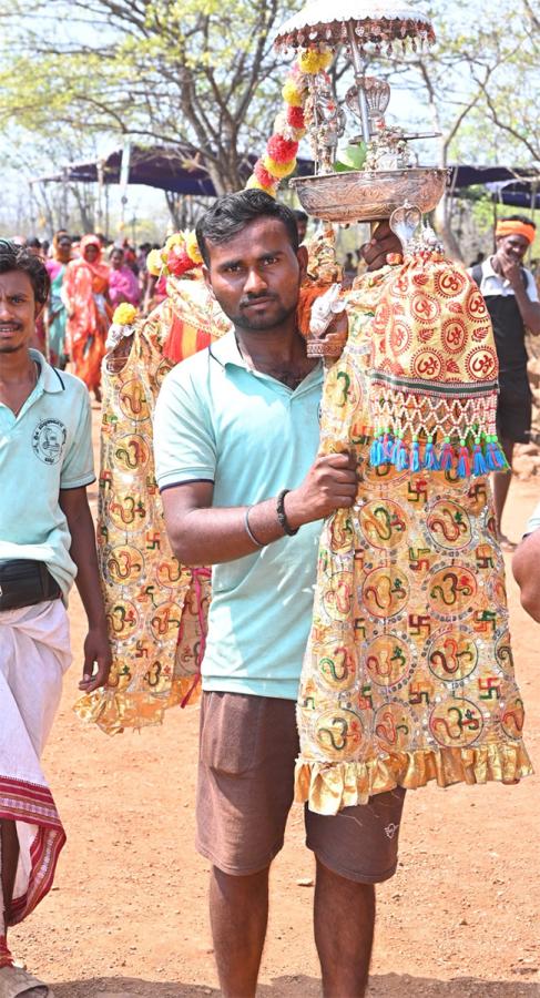 Devotees Throng To Srisailam Mallikarjuna Swamy Temple18
