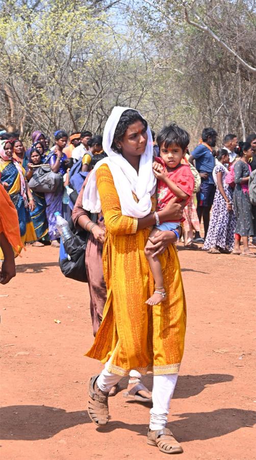 Devotees Throng To Srisailam Mallikarjuna Swamy Temple8