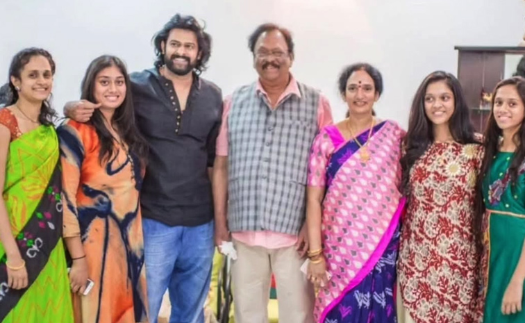 Prabhas with his sisters.. Check out this unseen pictures16