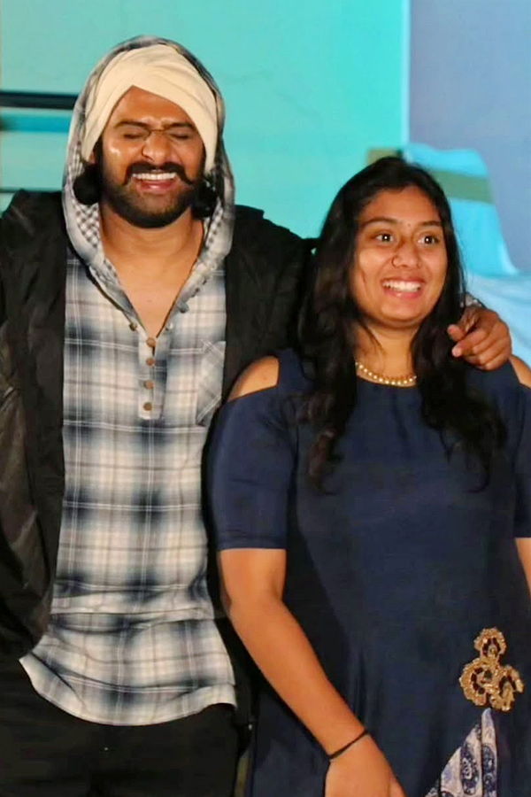 Prabhas with his sisters.. Check out this unseen pictures6