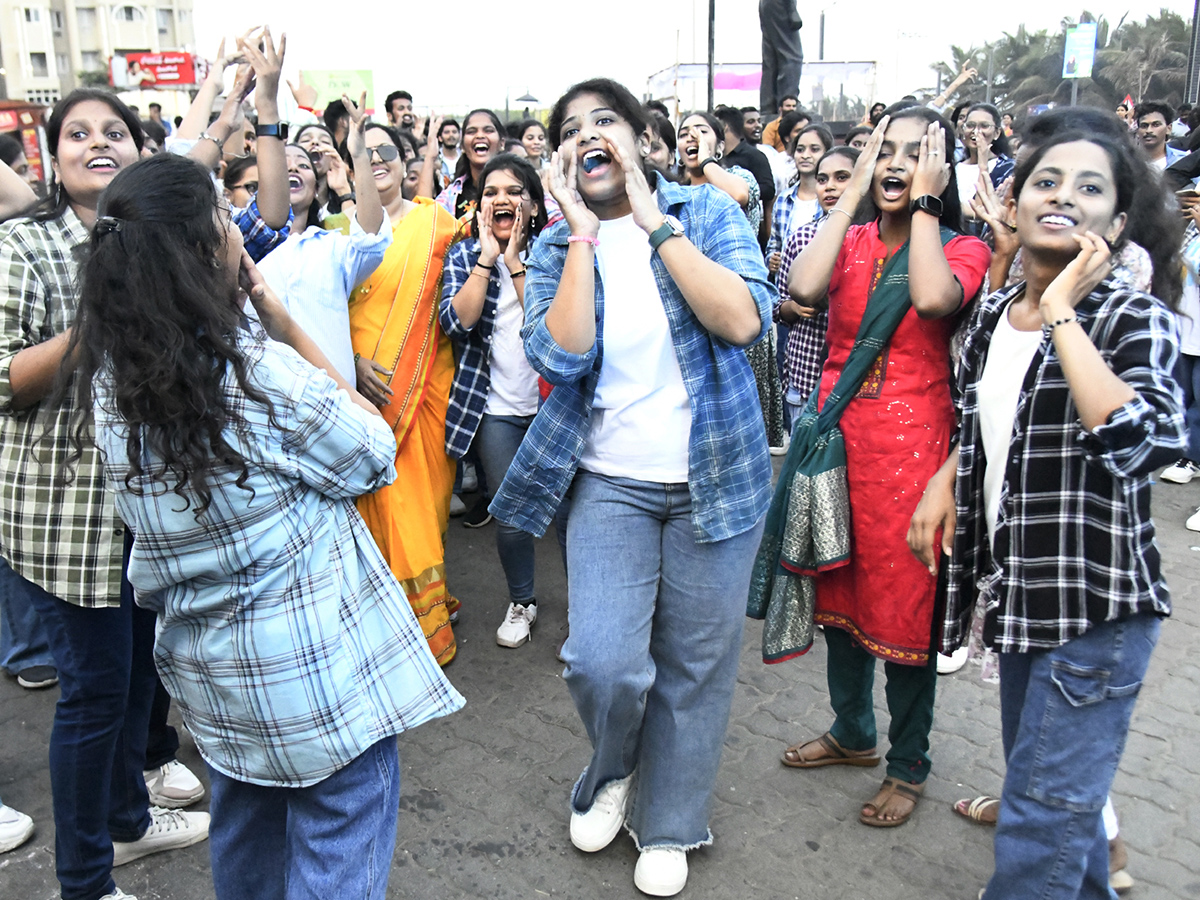 Students stage flashmob on Visakhapatnam Beach Road6