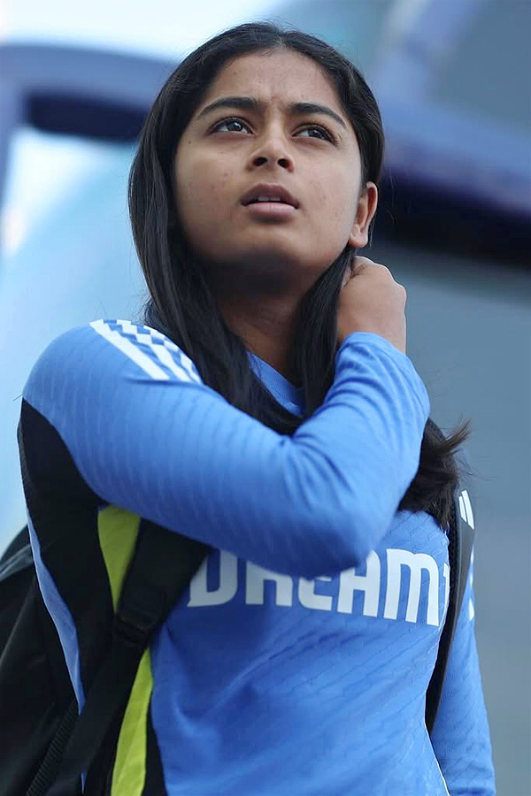 Team India womens cricketer Shreyanka Patil Funniest Post On Social Media Photos4