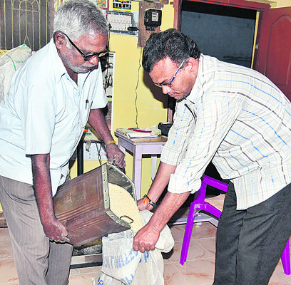 ● రేషన్‌కార్డు దారులకు ప్రభుత్వం తీపికబురు ● ఏప్రిల్‌ న1