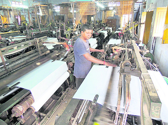 షెడ్లు సిద్ధం.. అందని మగ్గం2