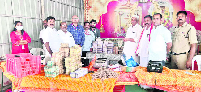 అలంపూర్ ఆలయాల హుండీ లెక్కింపు 1