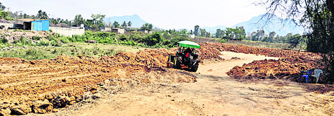 మట్టి మాఫియా ఆగడాలు1