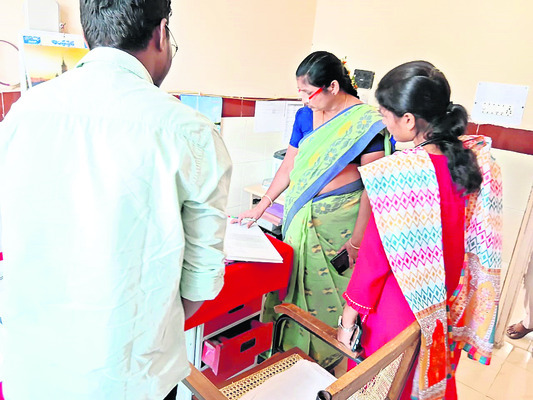 ‘ఉపాధి’ పని ప్రదేశాల్లో టెంట్ల ఏర్పాటు 2