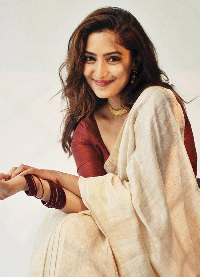 Actress Reba Monica John special song in Mad Square movie: Photos5