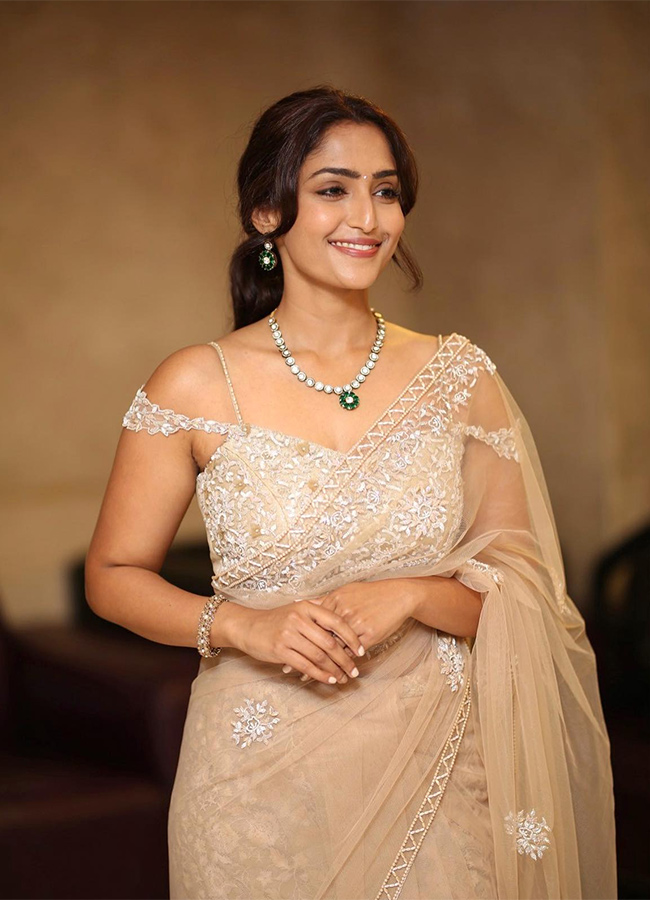 Actress Reba Monica John special song in Mad Square movie: Photos9