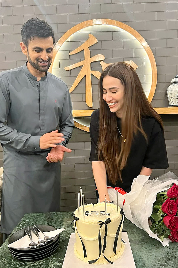 Shoaib Malik shares heartfelt message for Sana Javed on birthday Photos2