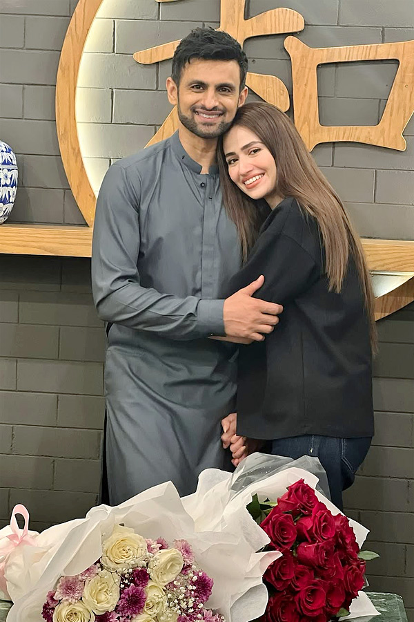 Shoaib Malik shares heartfelt message for Sana Javed on birthday Photos4
