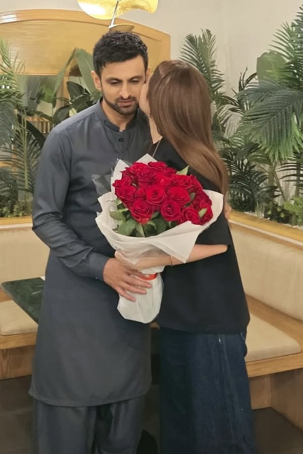 Shoaib Malik shares heartfelt message for Sana Javed on birthday Photos10