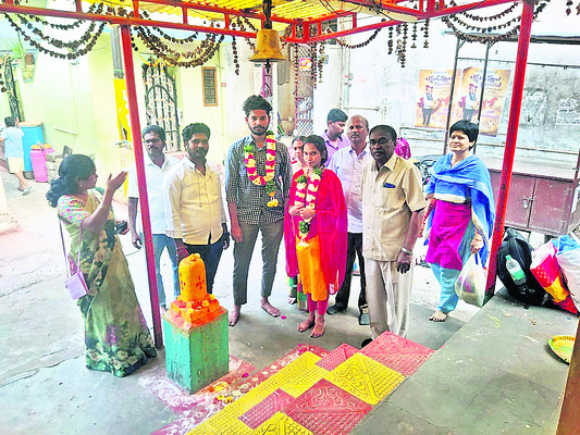 పెళ్లి చేసుకుని మోసం చేశాడు 1