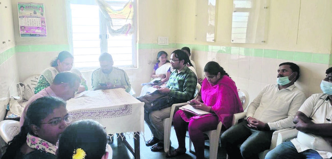 రహదారి నిబంధనలు పాటించాలి 
1