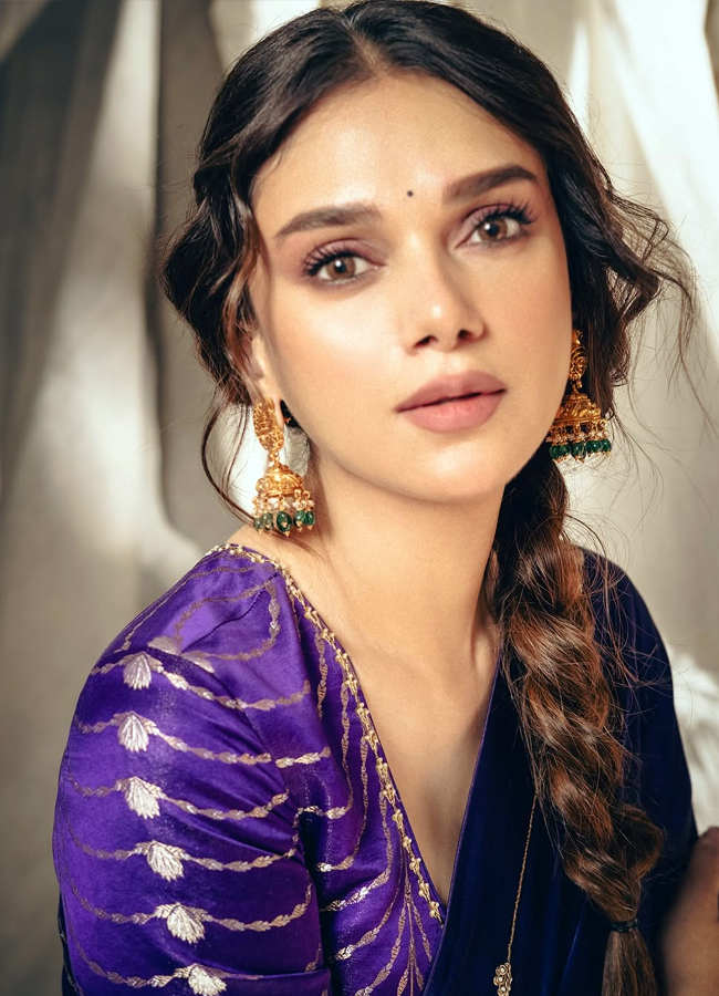 Aditiraohydari wearing a gulkhera saree 3