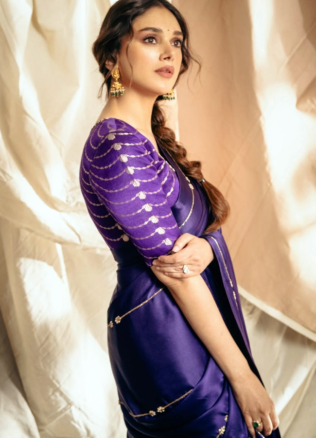 Aditiraohydari wearing a gulkhera saree 6