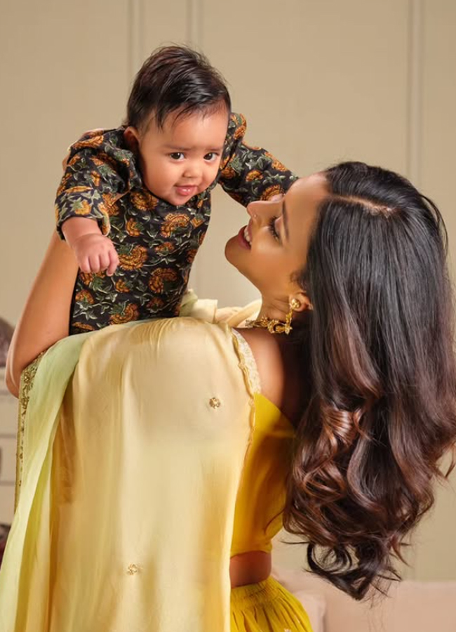 Amala Paul Adorable photos with her son Ilai11