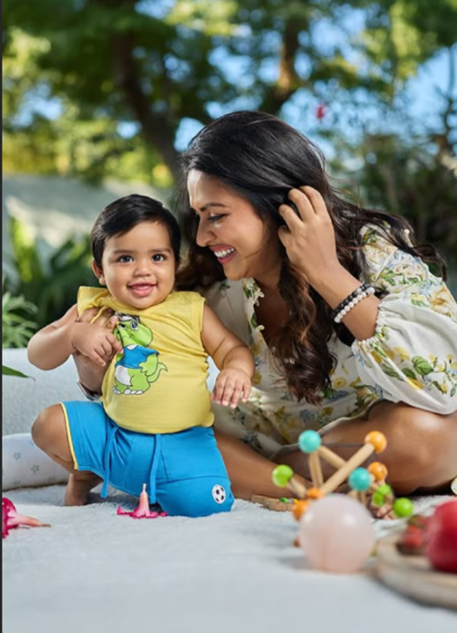 Amala Paul Adorable photos with her son Ilai5