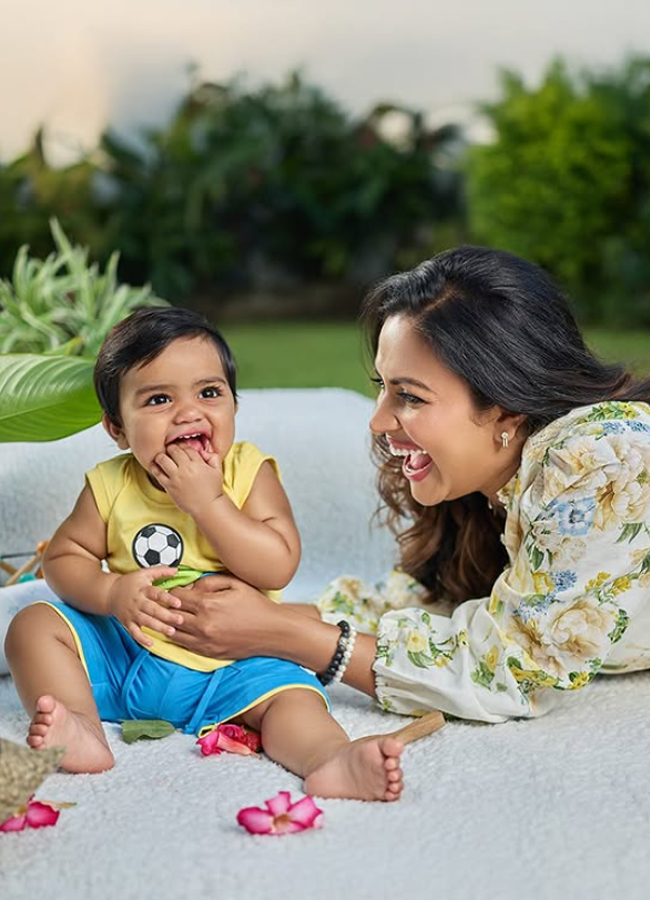 Amala Paul Adorable photos with her son Ilai3