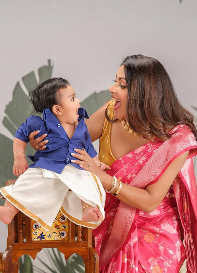 Amala Paul Adorable photos with her son Ilai9
