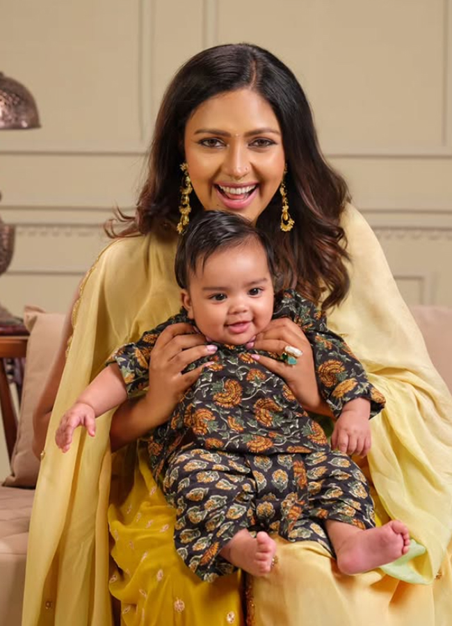 Amala Paul Adorable photos with her son Ilai10