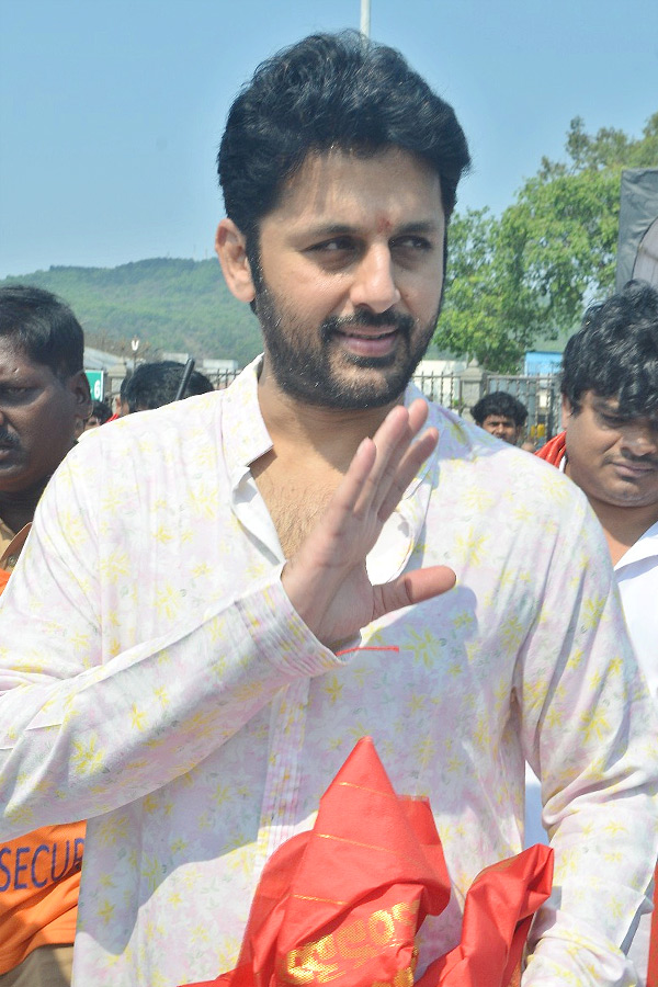 Nitin Visited Tirumala Temple Ahead of Robinhood Release Photos7